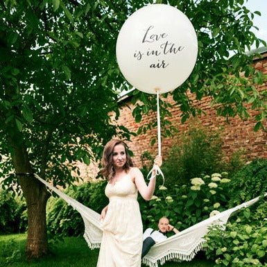 GIANT Ballon schwarze Schrift ♡ Love is in the air ♡ (Ø ca. 1m) - Wedding-Secrets