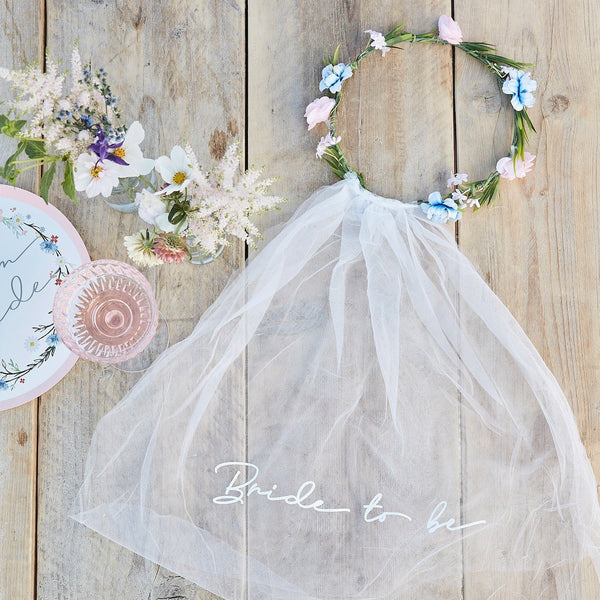 BRIDE TO BE Schleier mit Blumenkrone für den JGA - Wedding-Secrets