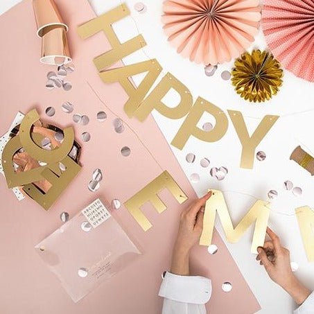Buchstaben Girlande "zum selbst gestalten" als JGA Deko - Wedding-Secrets