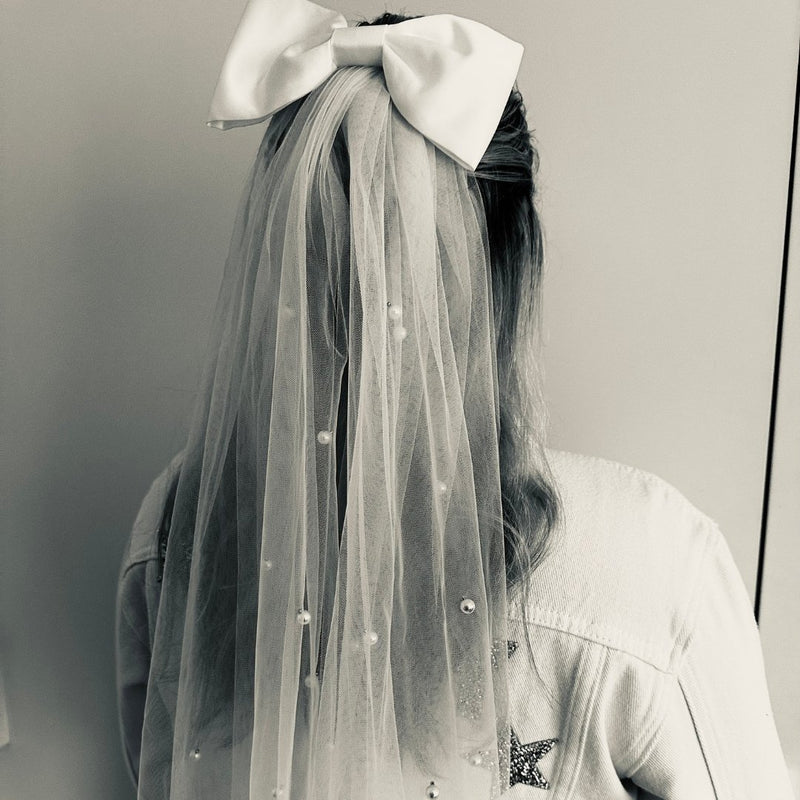 Perlenschleier mit Satin-Schleife ♡ JGA Schleier Bride to be - Wedding-Secrets
