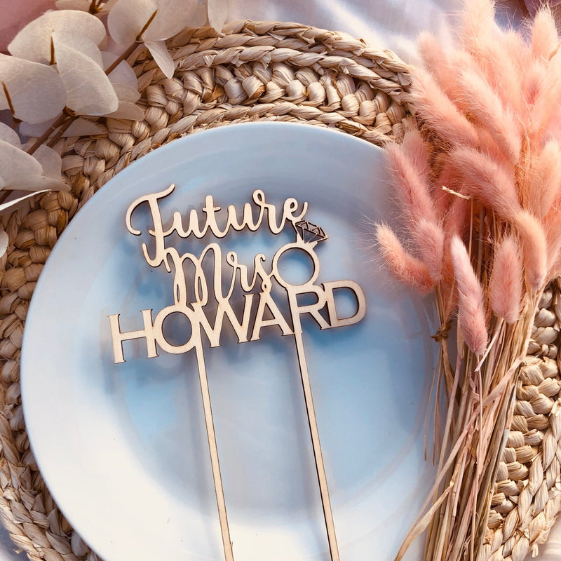 Personalisierte Cake-Topper ♡ Future Mrs. X aus Holz - Wedding-Secrets
