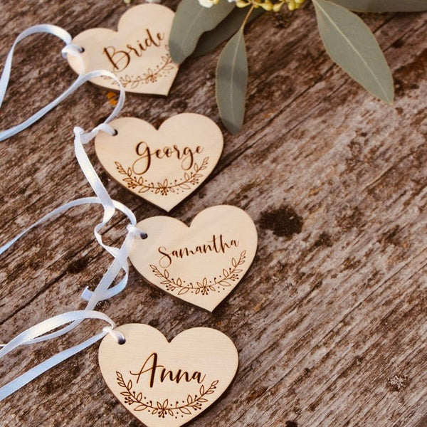 Personalisierte Tischkarten HERZ ♡ Holz - Wedding-Secrets