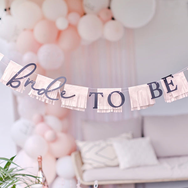 Stylische BRIDE TO BE Girlande für den JGA - Wedding-Secrets